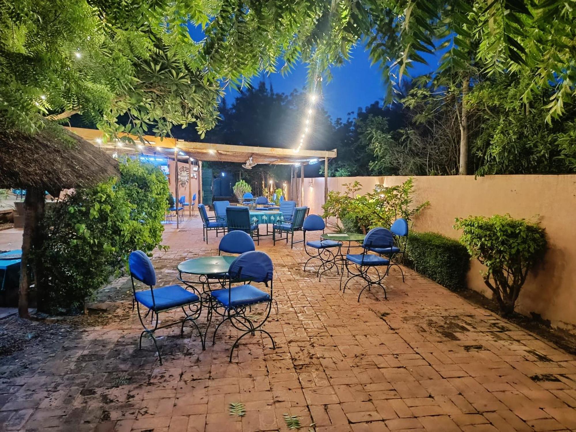 Hotel Les Palmiers Уагадугу Экстерьер фото